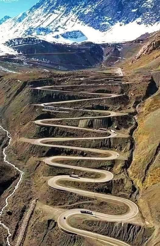 Paso Los Libertadores mountain road